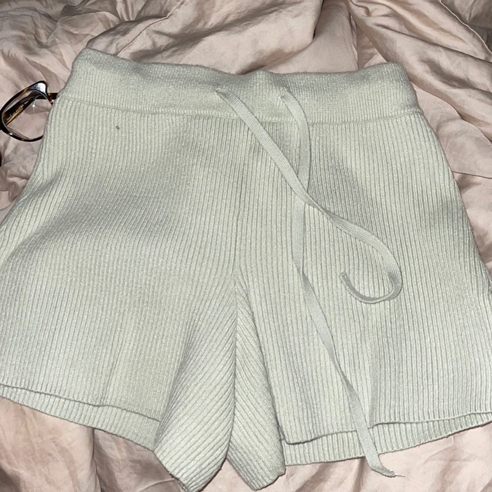 Super comfy sweatshorts in pale green
